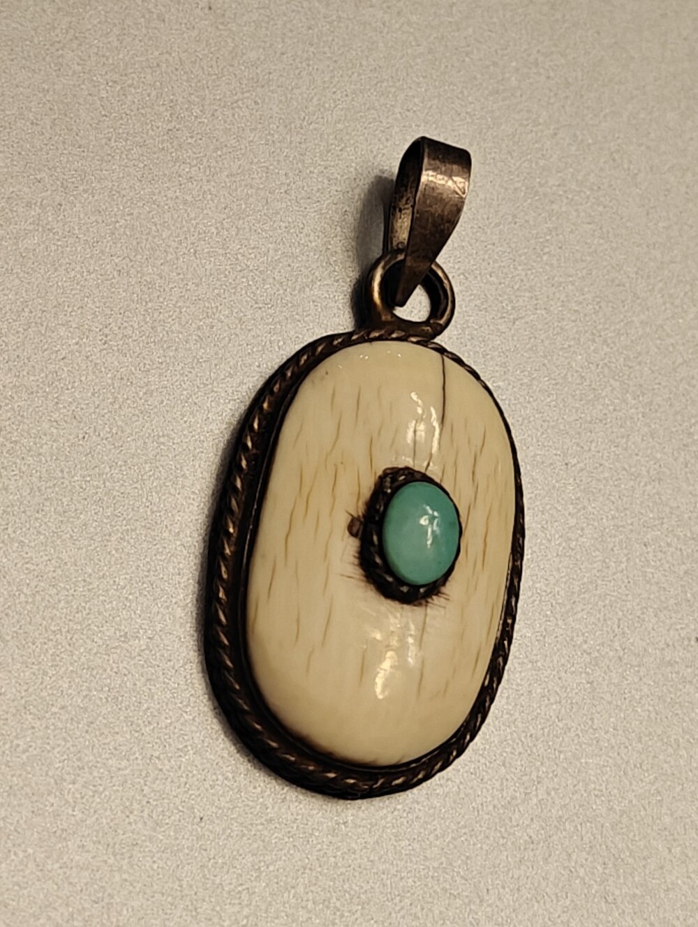 Old Southwestern Native American pendant - Picture 9 of 10
